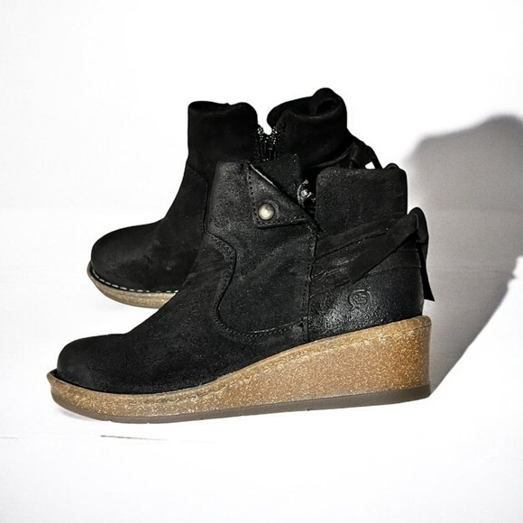 🌻NEW NWOT Born "Varas" Black Distressed Suede Ankle Boots Size 6 - Picture 2 of 10